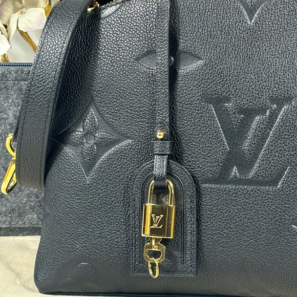 Beautiful Louis Vuitton Petite Palais Empreinte Noir Sold - Picture 3 of 16